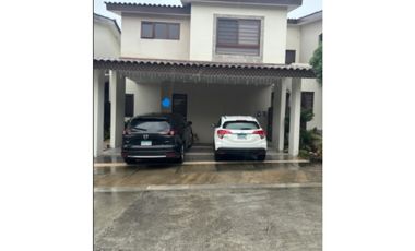 SE ALLQUILA CASA- GOLF GARDENS- AMUEBLADA