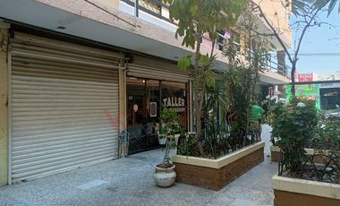 Local Comercial en 2do Nivel en Plaza Las Maria Luisas, Av. Revolución.