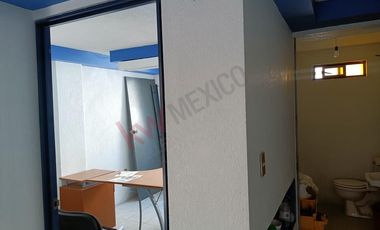 Local Comercial en 2do Nivel en Plaza Las Maria Luisas, Av. Revolución.