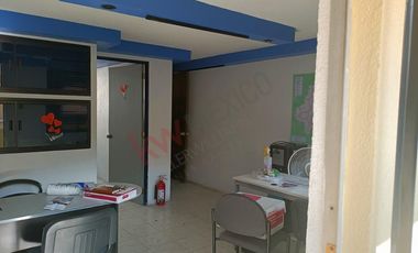 Local Comercial en 2do Nivel en Plaza Las Maria Luisas, Av. Revolución.
