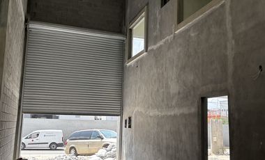 BODEGA CON OFICINA EN RENTA EN SANTA CATARINA