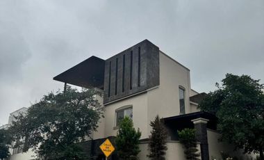 CASA EN VENTA EN BOSQUES DE LAS CUMBRES