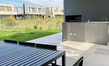 Casa en Alquiler de Verano - Barrio La Calesa - Pilará - Mallmann Propiedades