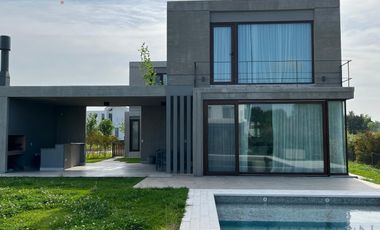 Casa en Alquiler de Verano - Barrio La Calesa - Pilará - Mallmann Propiedades