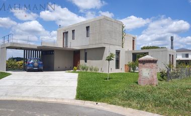 Casa en Alquiler de Verano - Barrio La Calesa - Pilará - Mallmann Propiedades