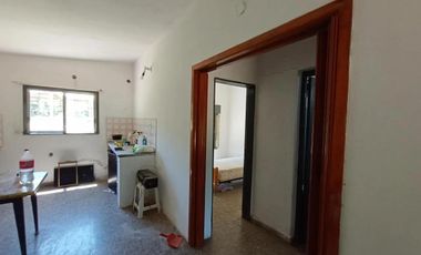 Casa en venta - 2 Dormitorios 1 Baño - Cochera - 2.250Mts2 - Zarate