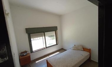 Casa en venta - 2 Dormitorios 1 Baño - Cochera - 2.250Mts2 - Zarate