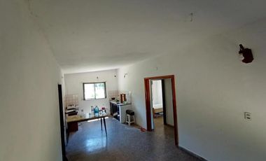 Casa en venta - 2 Dormitorios 1 Baño - Cochera - 2.250Mts2 - Zarate