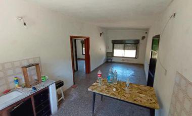 Casa en venta - 2 Dormitorios 1 Baño - Cochera - 2.250Mts2 - Zarate