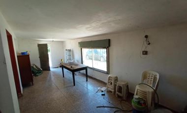 Casa en venta - 2 Dormitorios 1 Baño - Cochera - 2.250Mts2 - Zarate