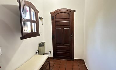 Imperdible Casa centrica  en Roque Perez
