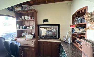 Imperdible Casa centrica  en Roque Perez