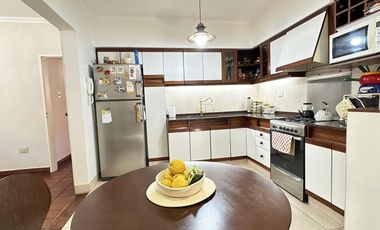 Imperdible Casa centrica  en Roque Perez