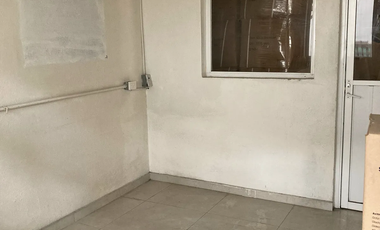 Nave industrial en Iztapalapa acondicionada (con patio de maniobra y oficinas)