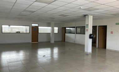 Nave industrial en Iztapalapa acondicionada (con patio de maniobra y oficinas)