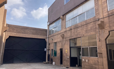 Nave industrial en Iztapalapa acondicionada (con patio de maniobra y oficinas)