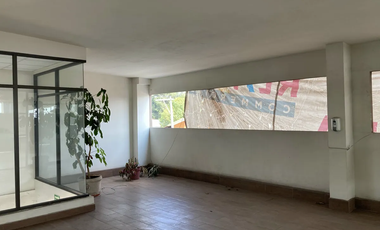 Nave industrial en Iztapalapa acondicionada (con patio de maniobra y oficinas)