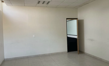 Bodega en Iztapalapa acondicionada (con patio de maniobra y oficinas)