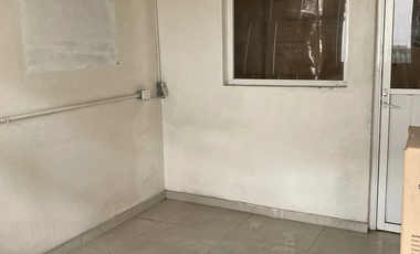 Bodega en Iztapalapa acondicionada (con patio de maniobra y oficinas)