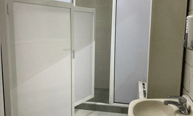 Bodega en Iztapalapa acondicionada (con patio de maniobra y oficinas)