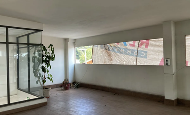 Bodega en Iztapalapa acondicionada (con patio de maniobra y oficinas)