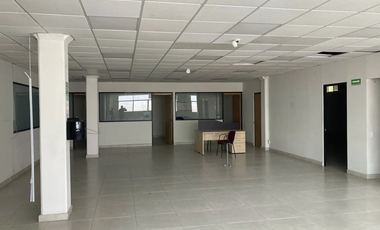 Bodega en Iztapalapa acondicionada (con patio de maniobra y oficinas)