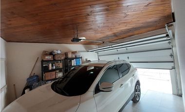 VENTA DE CASA  AMPLIA  EN LA FLORESTA DE MONTERA