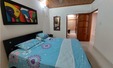 VENTA DE CASA  AMPLIA  EN LA FLORESTA DE MONTERA