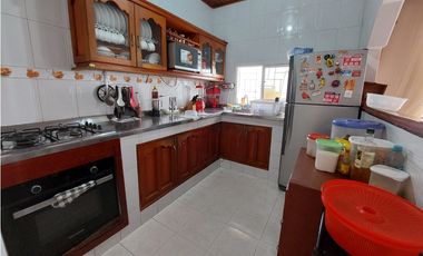 VENTA DE CASA  AMPLIA  EN LA FLORESTA DE MONTERA