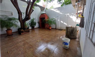 VENTA DE CASA  AMPLIA  EN LA FLORESTA DE MONTERA