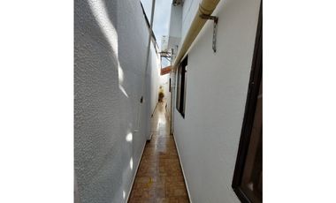 VENTA DE CASA  AMPLIA  EN LA FLORESTA DE MONTERA