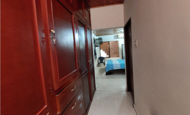 VENTA DE CASA  AMPLIA  EN LA FLORESTA DE MONTERA