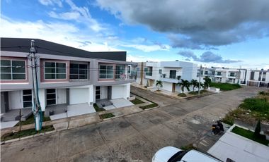 VENTA DE CASA DE DOS PISOS EN ZONA ORIENTE DE MONTERIA