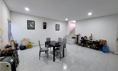 VENTA DE CASA DE DOS PISOS EN ZONA ORIENTE DE MONTERIA