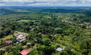 Se vende lote en Nuevo Emperador