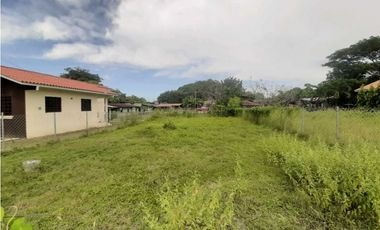 SE VENDE CÉNTRICO LOTE 300 m² EN GUARARE