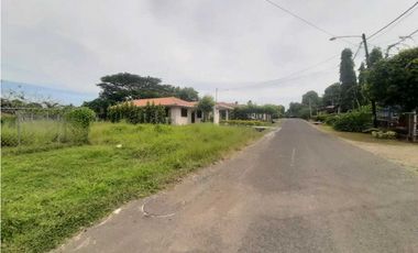 SE VENDE CÉNTRICO LOTE 300 m² EN GUARARE
