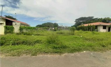 SE VENDE CÉNTRICO LOTE 300 m² EN GUARARE