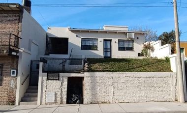 Casa con Departamento en venta en Victoria