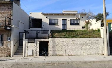 Casa con Departamento en venta en Victoria
