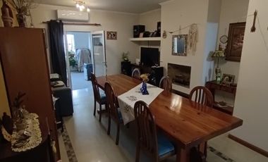 Casa con Departamento en venta en Victoria