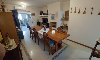 Casa con Departamento en venta en Victoria