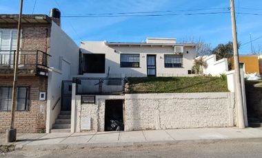 Casa con Departamento en venta en Victoria