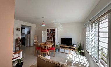Venta depto 2 amb con patio y cochera. Moreno