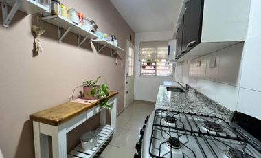 Venta depto 2 amb con patio y cochera. Moreno