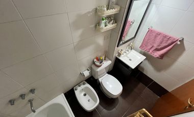 Venta depto 2 amb con patio y cochera. Moreno