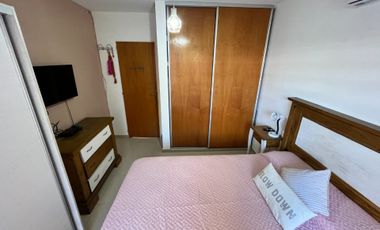 Venta depto 2 amb con patio y cochera. Moreno