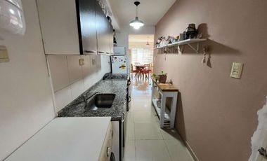 Venta depto 2 amb con patio y cochera. Moreno