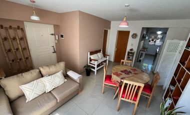 Venta depto 2 amb con patio y cochera. Moreno
