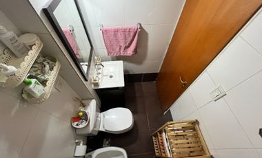 Venta depto 2 amb con patio y cochera. Moreno